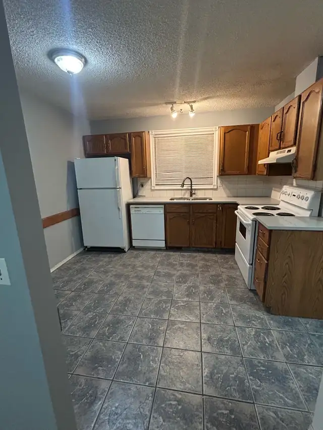 2 bedroom main level single family home - Photo 2
