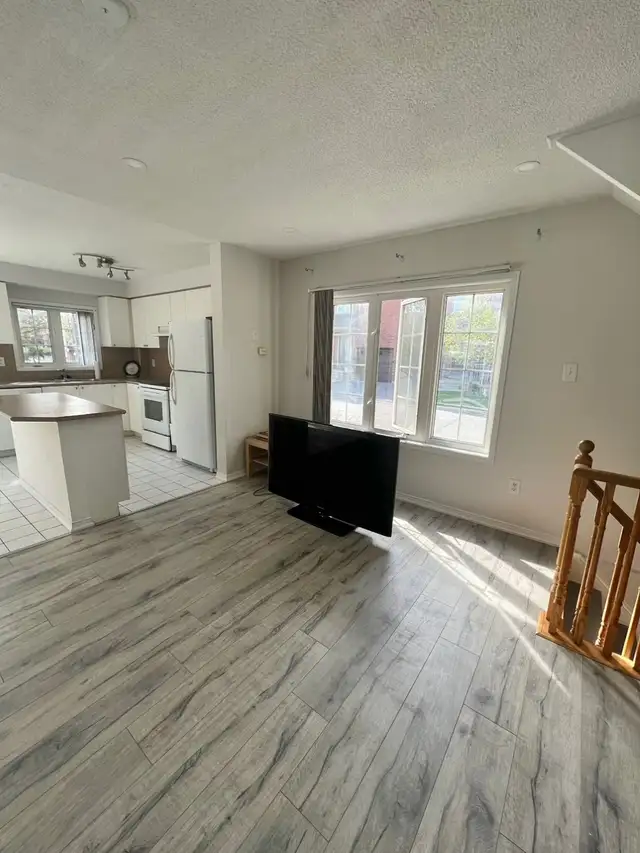 Room in House for Rent by WinstonChurchill & Hwy403 in ErinMills - Photo 3