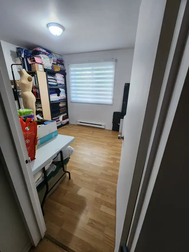 Pointe-au-trembles beau grand 4 1/2 situé à l'étage