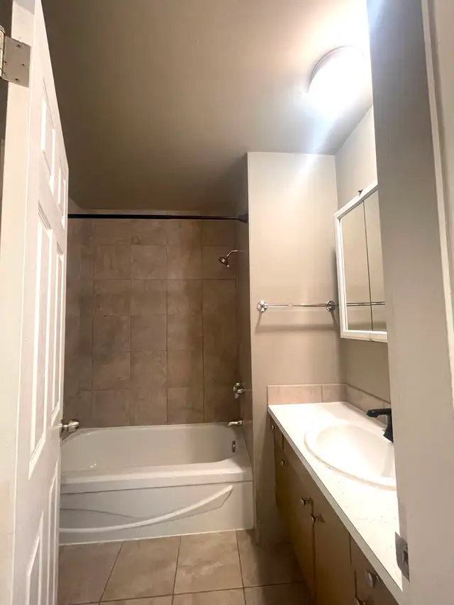 FOR RENT 1 & 2 Bd apartments - 11916 105 St Edmonton(area NAIT ) - Photo 4