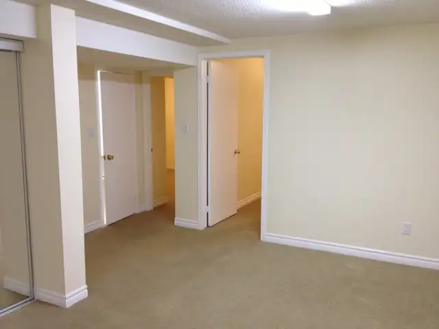 2 Bedroom Basement Apartment - Photo 4