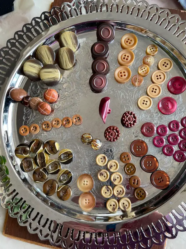 Various buttons, some vintage some not,