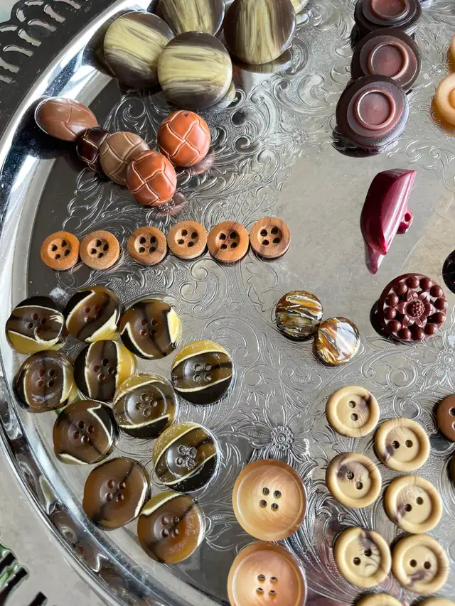 Various buttons, some vintage some not, - Photo 2