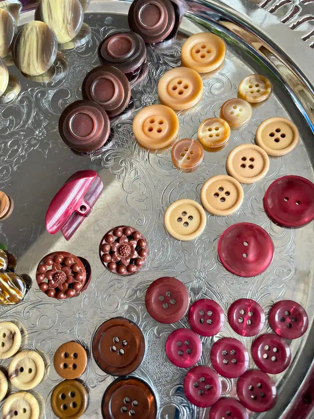 Various buttons, some vintage some not, - Photo 3