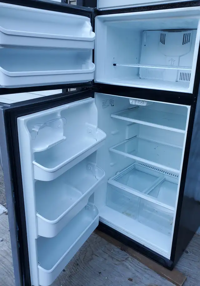 Frigidaire Mid Size Fridge - Very good condition, Clean, cold - Photo 3