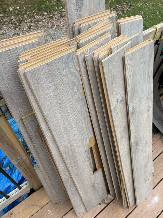 Free Click Laminate Flooring - Photo 2