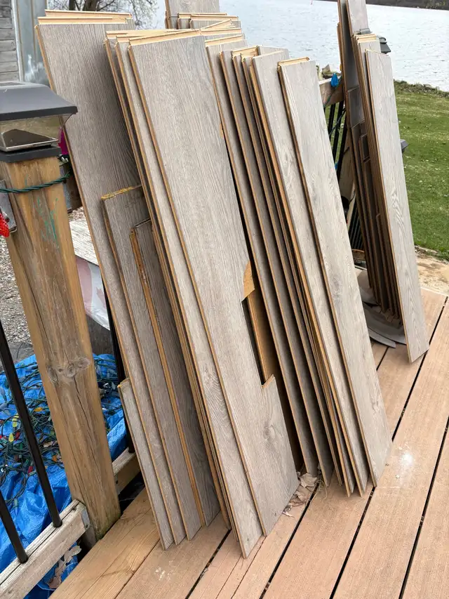Free Click Laminate Flooring - Photo 3
