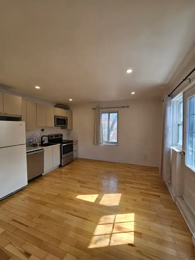 Renovated 4½ | Côte-des-Neiges | 2 Bedrooms - Photo 2