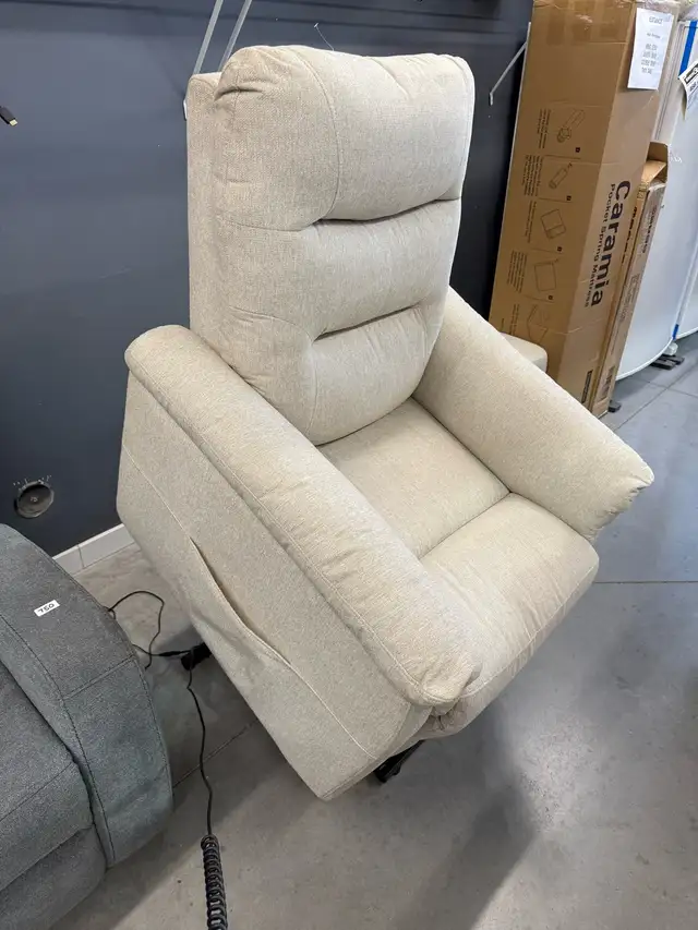 Sealy cream fabric power reclining lift chair - Photo 3