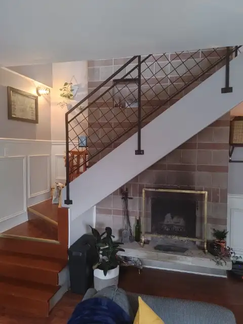 2 LEVEL 1.5 br. Loft. 10’stone fireplace