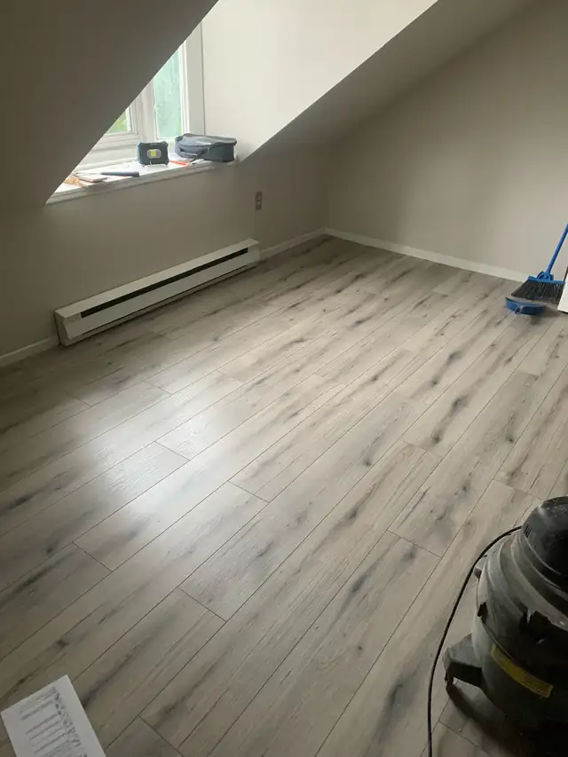 2 LEVEL 1.5 br. Loft. 10’stone fireplace - Photo 2