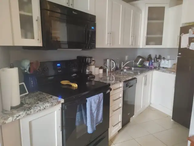 2 LEVEL 1.5 br. Loft. 10’stone fireplace - Photo 8