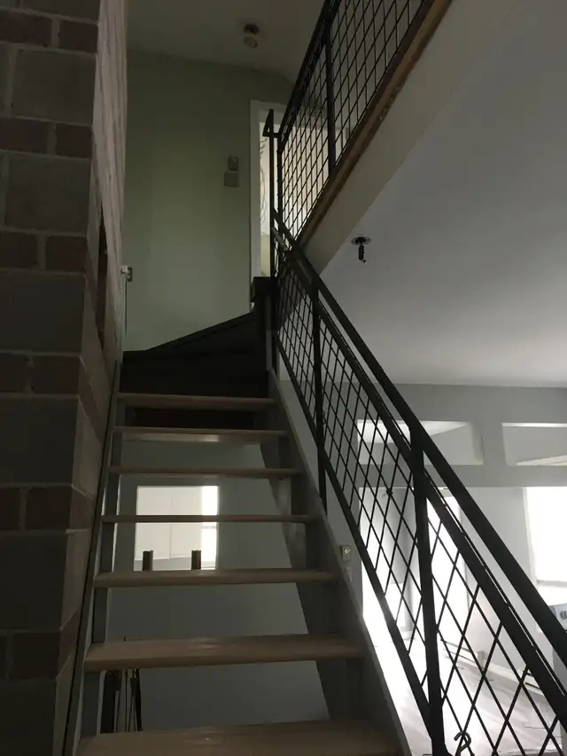 2 LEVEL 1.5 br. Loft. 10’stone fireplace - Photo 10