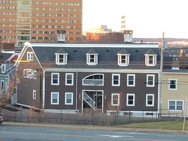 2 LEVEL 1.5 br. Loft. 10’stone fireplace - Photo 12