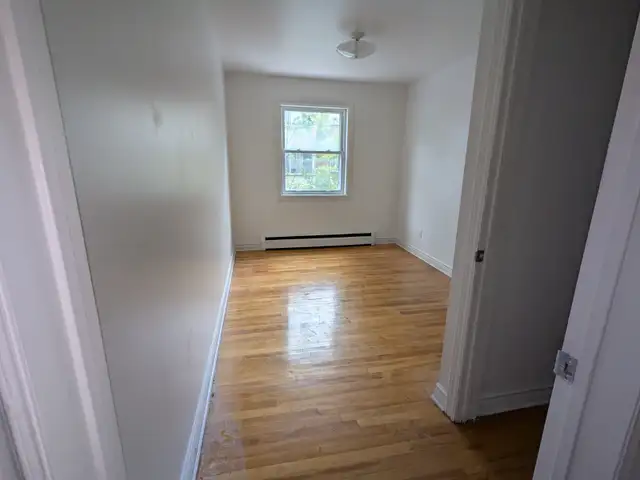 Beau très grand 4 ½  CDN, rue Kindersley, 1er MAI - Photo 6