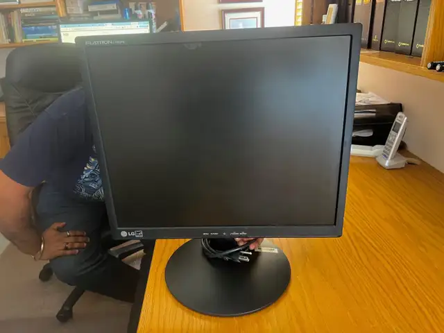 LG Flatiron 19' LCD Monitor