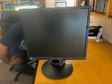 LG Flatiron 19' LCD Monitor