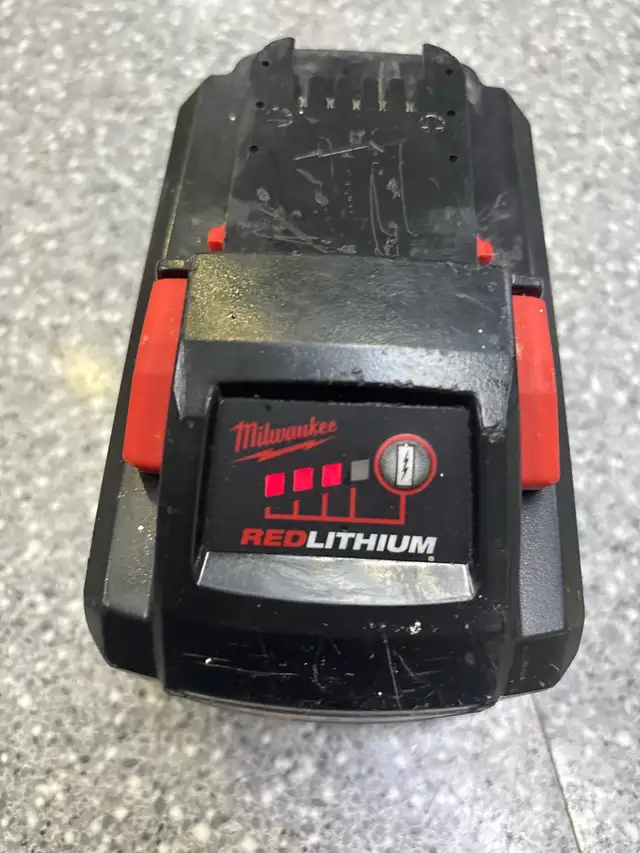 Milwaukee 18V 12AH HD High Output Battery - Photo 2