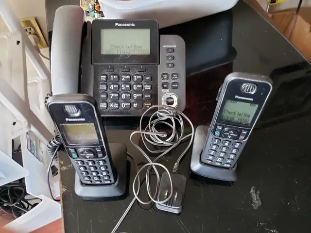 PANASONIC SET OF CORDLESS PHONES IN PERFECT COND.