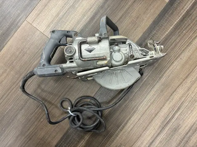 Skilsaw SPT77W Worm Drive Circular Saw - Photo 2