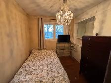 Room to Rent 5 min walk to U of M! Male student!