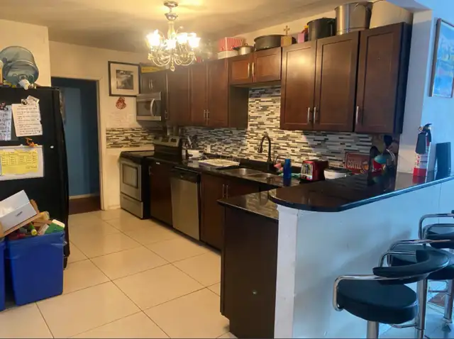 Room to Rent 5 min walk to U of M! Male student! - Photo 5