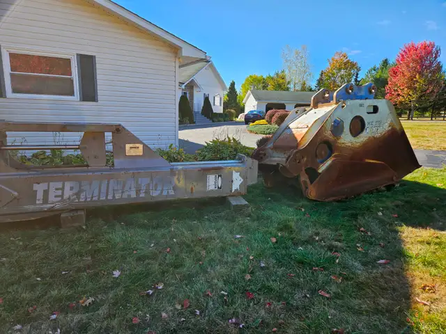 CONCRETE - ROCK ON SITE  EXCAVATING & CRUSHING EQUIPMENT - Photo 13
