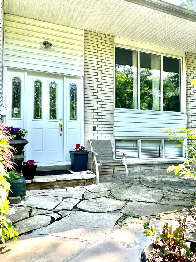 3BR Upper Unit | Quiet Tree‑Lined Area | 2 Parking | Available - Photo 4