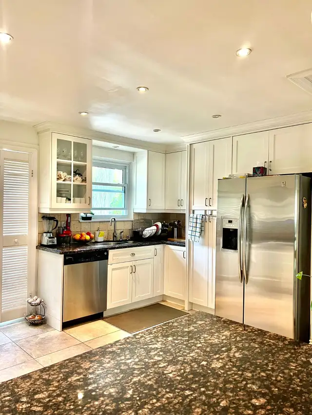 3BR Upper Unit | Quiet Tree‑Lined Area | 2 Parking | Available - Photo 8