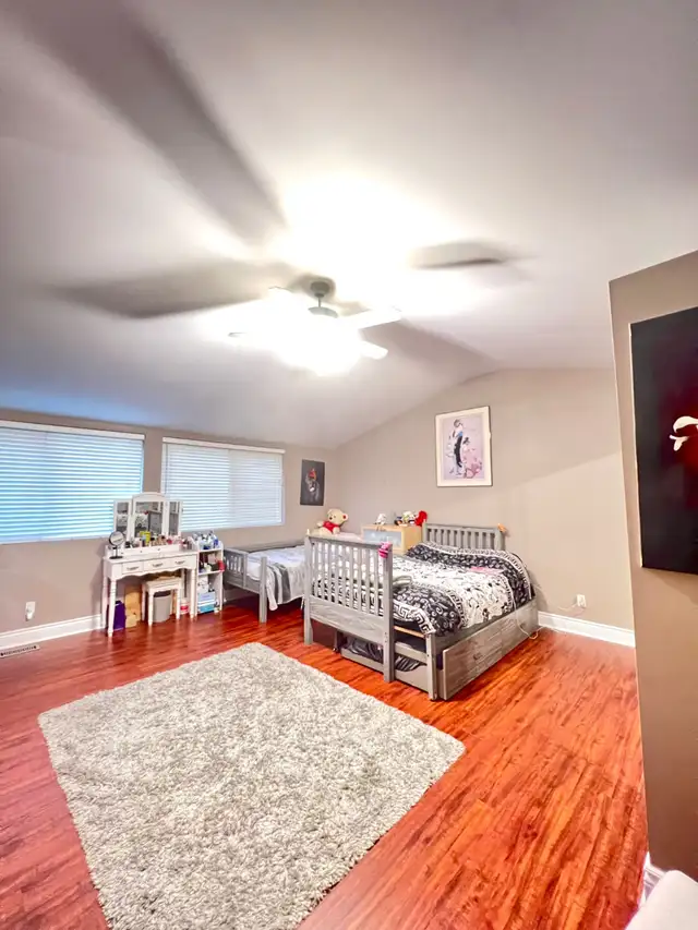 3BR Upper Unit | Quiet Tree‑Lined Area | 2 Parking | Available - Photo 18