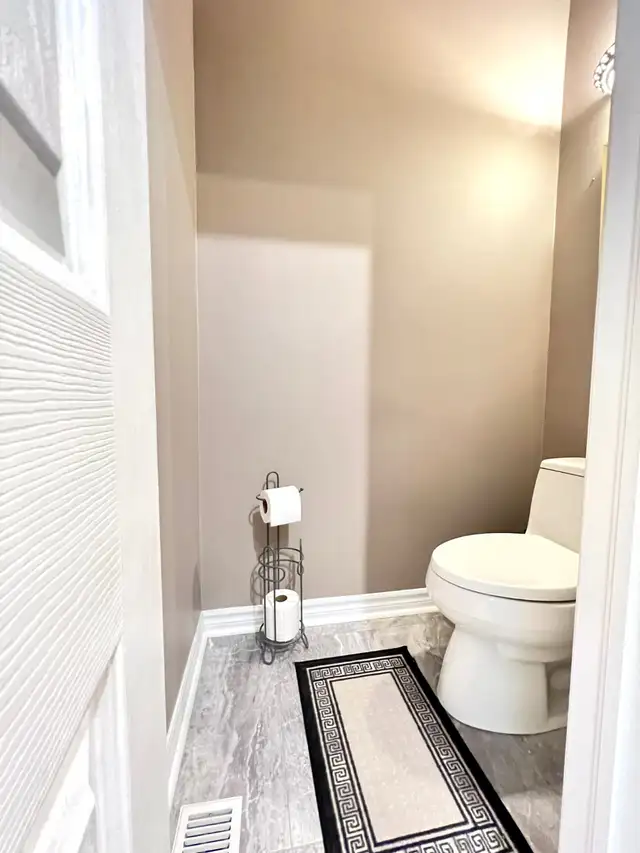 3BR Upper Unit | Quiet Tree‑Lined Area | 2 Parking | Available - Photo 19