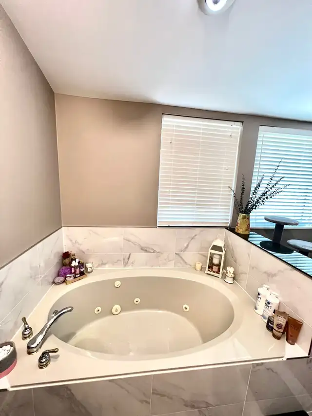 3BR Upper Unit | Quiet Tree‑Lined Area | 2 Parking | Available - Photo 20