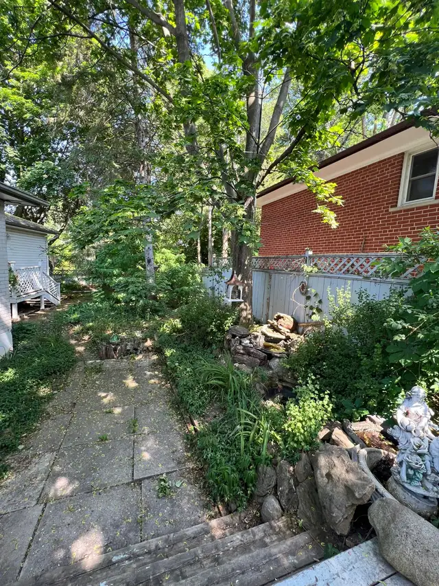 3BR Upper Unit | Quiet Tree‑Lined Area | 2 Parking | Available - Photo 23