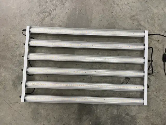 Vivosun 3x3 grow tent and lights $250 - Photo 3