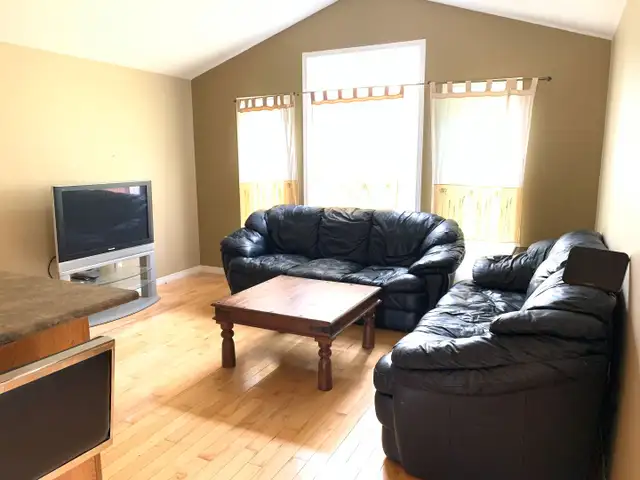 Townhouse for Rent in Waterloo - Photo 3
