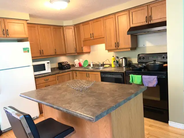 Townhouse for Rent in Waterloo - Photo 4