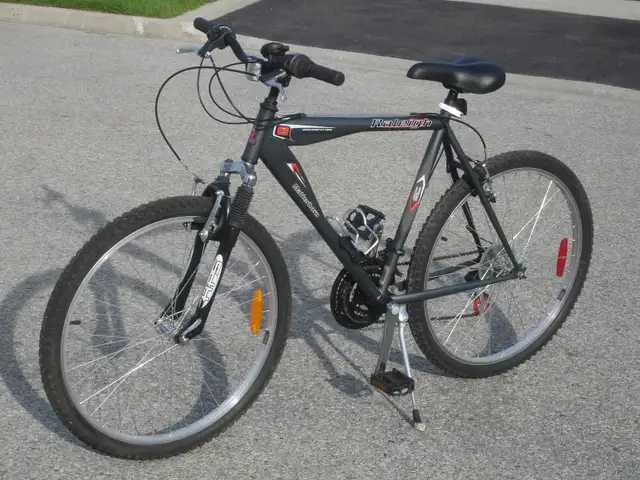 LIKE NEW ADULT'S 26' RALEIGH MATTERHORN 21 SPD WITH SUSPENSION!