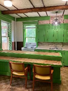 One bedroom for students only-short term rental