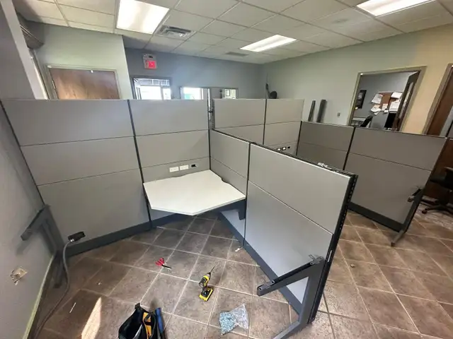 Desk/Cubicles/Workstation For Sale-Call Us Now! - Photo 2