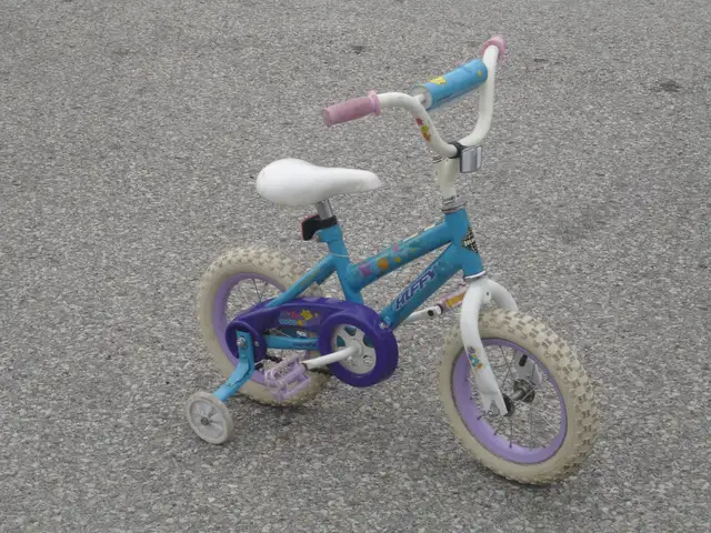 OUTGROWN GIRL'S 12' HUFFY SEASTAR WITH TRAINING WHEELS BIKE! - Photo 2