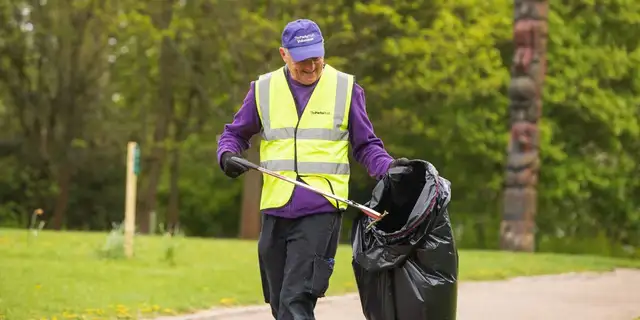 Looking for Litter pickers/Site Cleaners.  Get Paid Per Site –