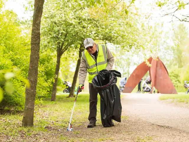 Looking for Litter pickers/Site Cleaners.  Get Paid Per Site – - Photo 2