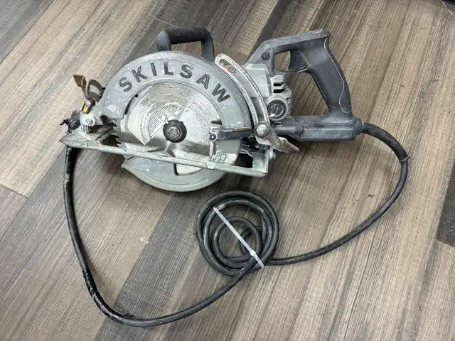 Skilsaw SPT77W Worm Drive Circular Saw