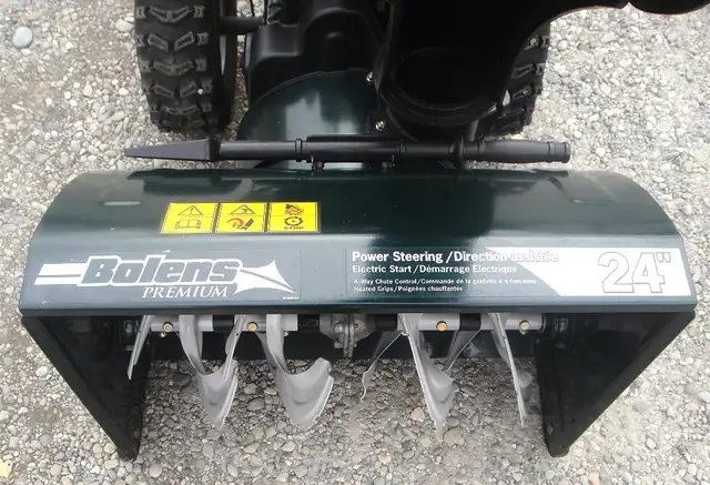 MTD BOLENS FULLY LOADED 24' SNOW BLOWER - Photo 4