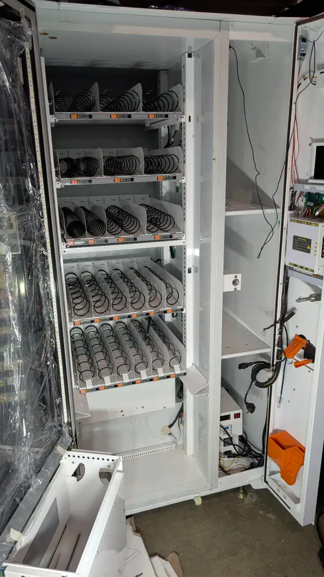 Combo Vending Machines - Photo 2