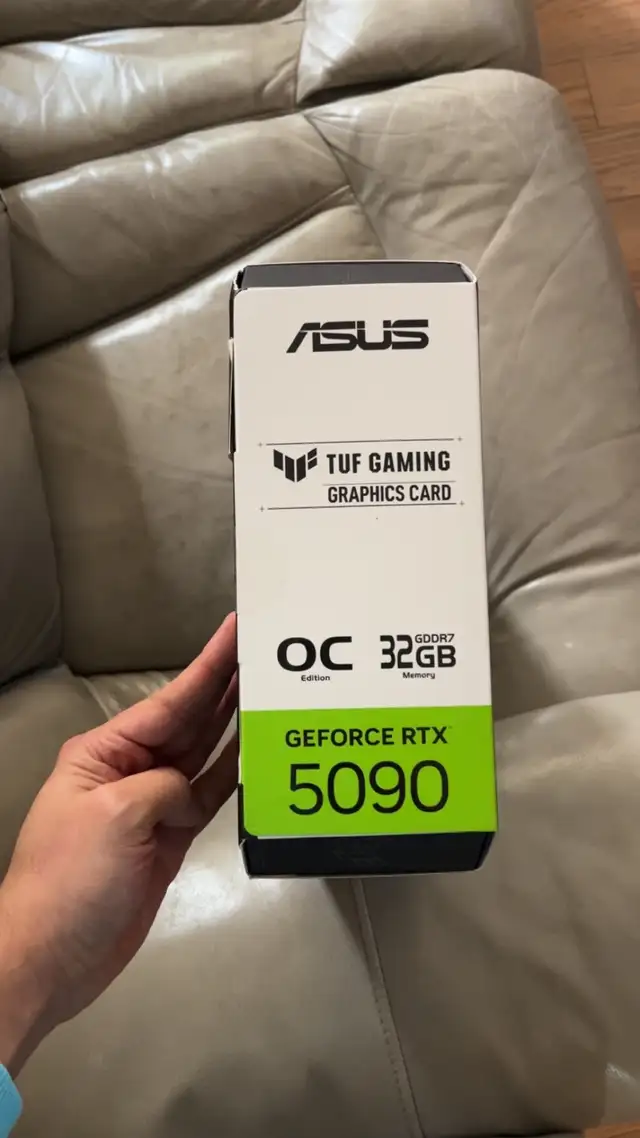 ASUS GEFORCE RTX 5090 TUF GAMING GRAPHIC CARD - BRAND NEW - Photo 2
