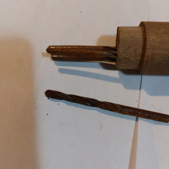 Old rusted hand tools - Photo 6