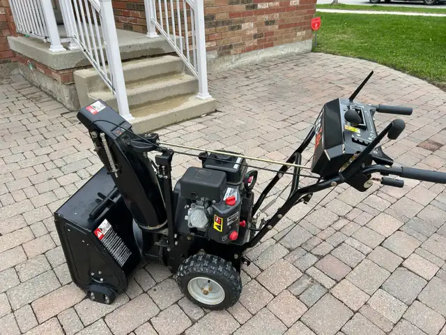 Ariens Sno-Tek 24E 24-inch Gas Snowblower - Photo 2