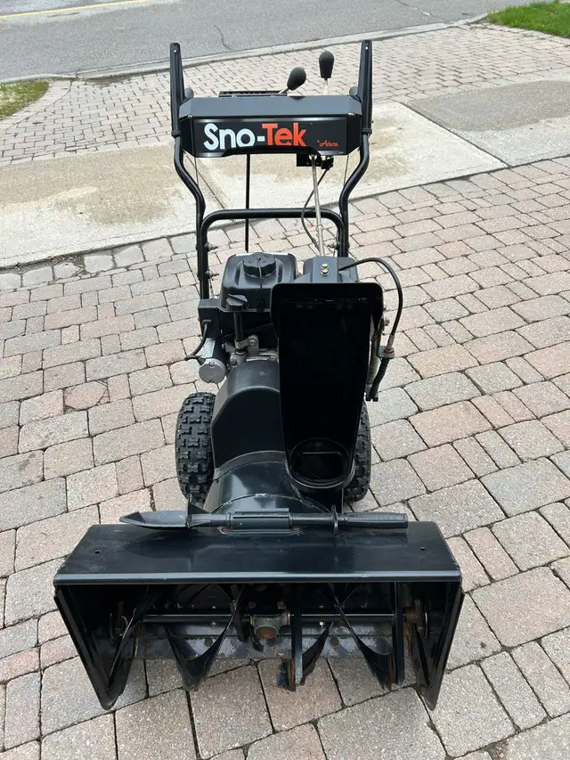 Ariens Sno-Tek 24E 24-inch Gas Snowblower - Photo 3