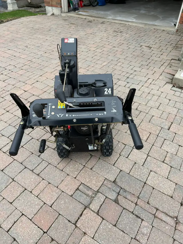 Ariens Sno-Tek 24E 24-inch Gas Snowblower - Photo 4